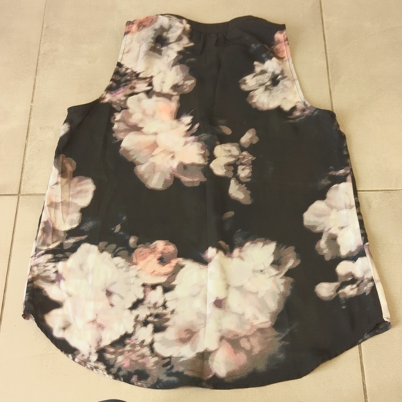 3/$20 Cynthia Rowley Floral Tank Top - Picture 4 of 4